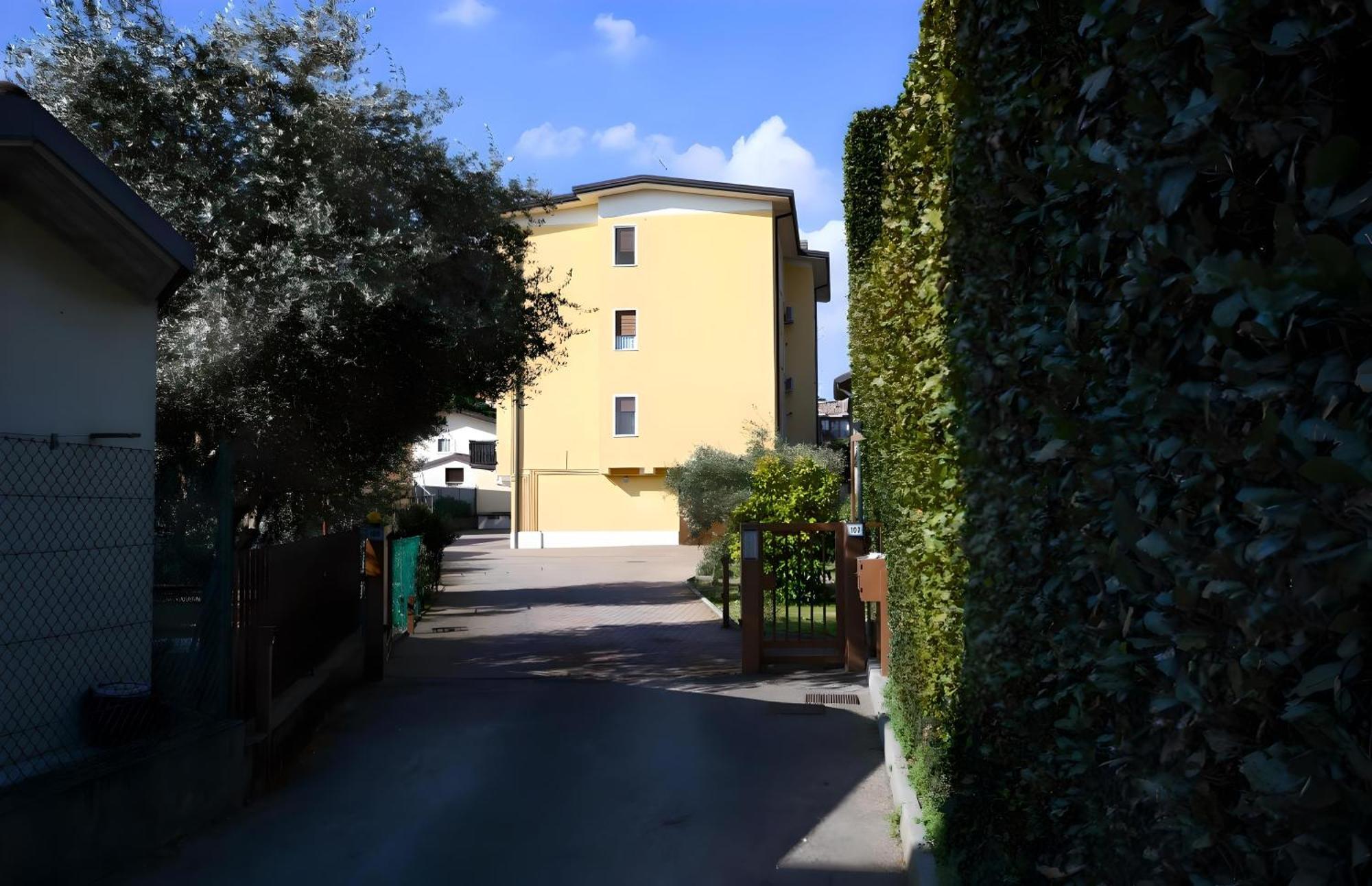 Desenzanoloft Official Partner Marriott Homes & Villas - A Casa Di Sara Family Apartment With Private Parking Desenzano del Garda Bagian luar foto