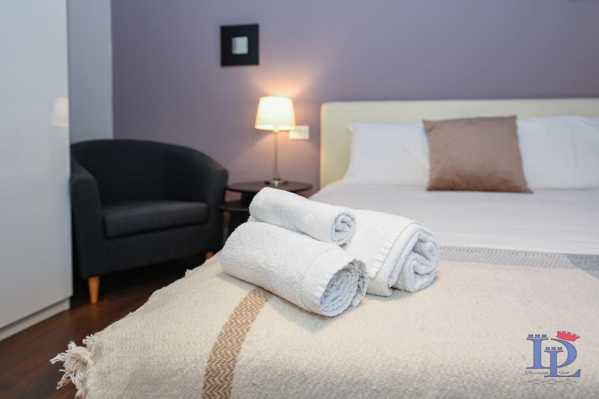 Desenzanoloft Official Partner Marriott Homes & Villas - A Casa Di Sara Family Apartment With Private Parking Desenzano del Garda Bagian luar foto